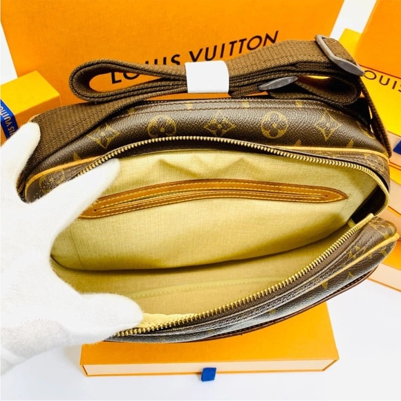 Louis Vuitton Brown Monogram Messenger Bag Unisex - Picture 5 of 9